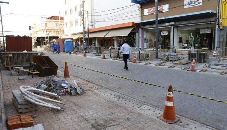 Prefeito visita obras do Reviva que devem ser entregues em novembro