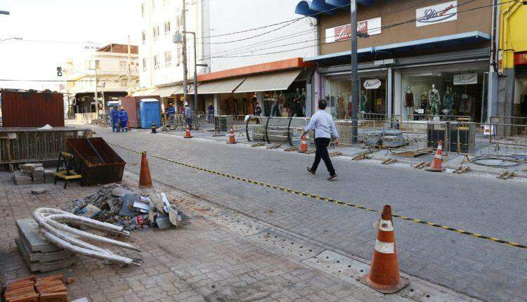 Prefeito visita obras do Reviva que devem ser entregues em novembro