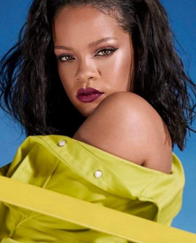 Fenty Beauty de Rihanna lança nova base hidratante em 50 tons