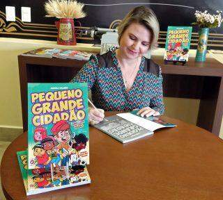 Autora lança livro que ensina cidadania e política para crianças