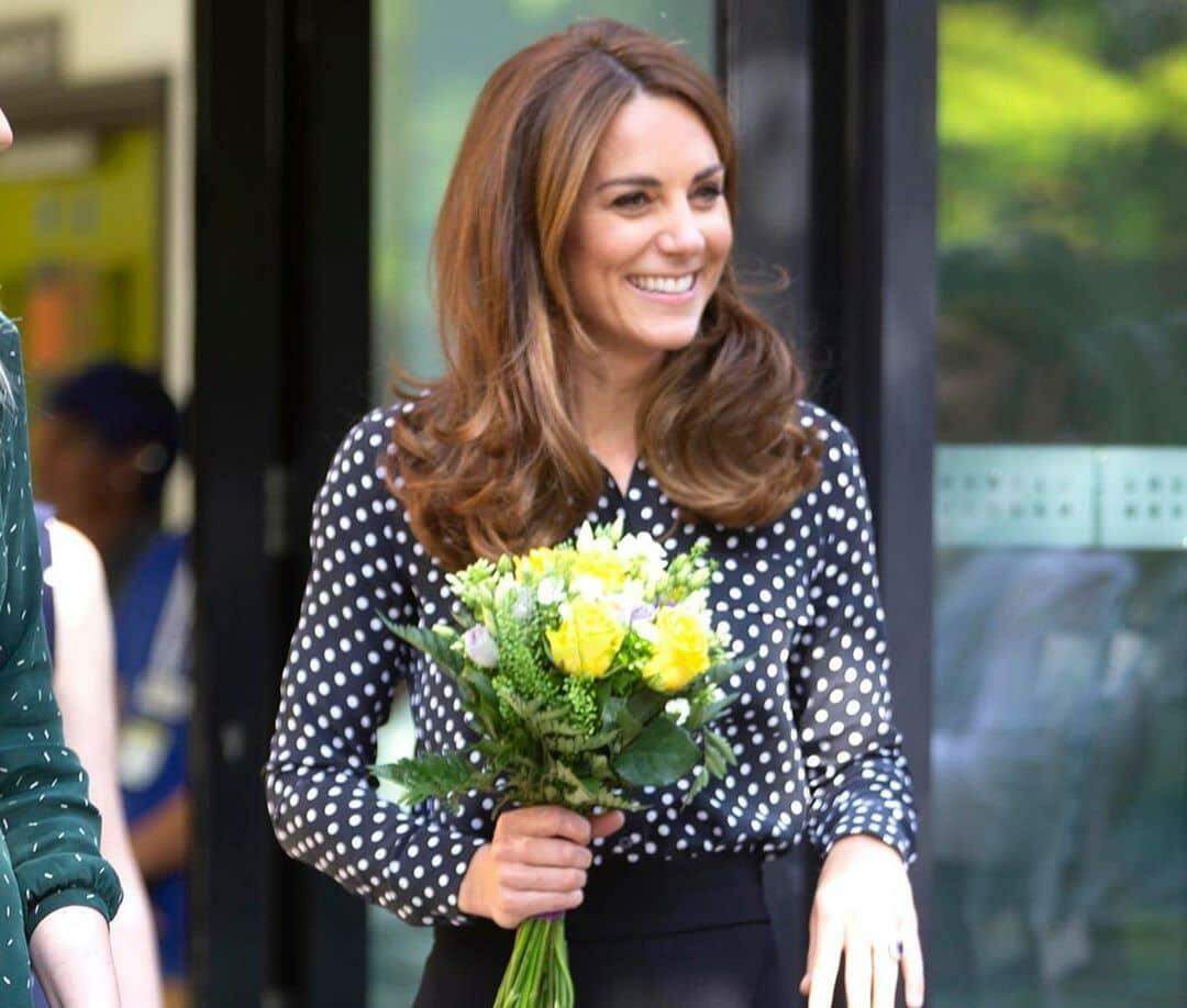 Kate Middleton sai em apoio aos pais de primeira viagem