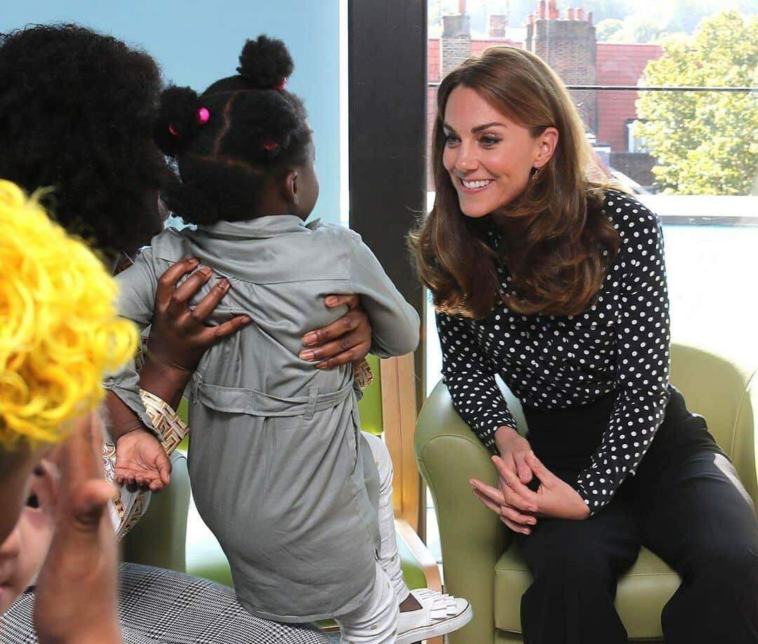 Kate Middleton sai em apoio aos pais de primeira viagem