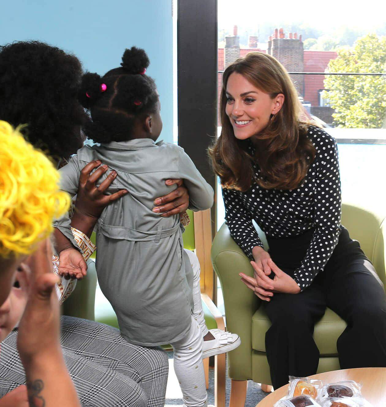 Kate Middleton sai em apoio aos pais de primeira viagem