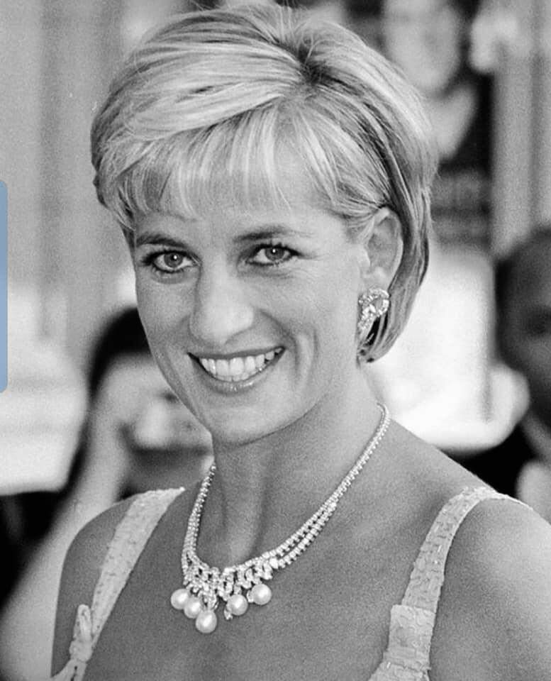 Há exatos 22 anos, a princesa Diana, ou Lady Diana Spencer nos deixou.
