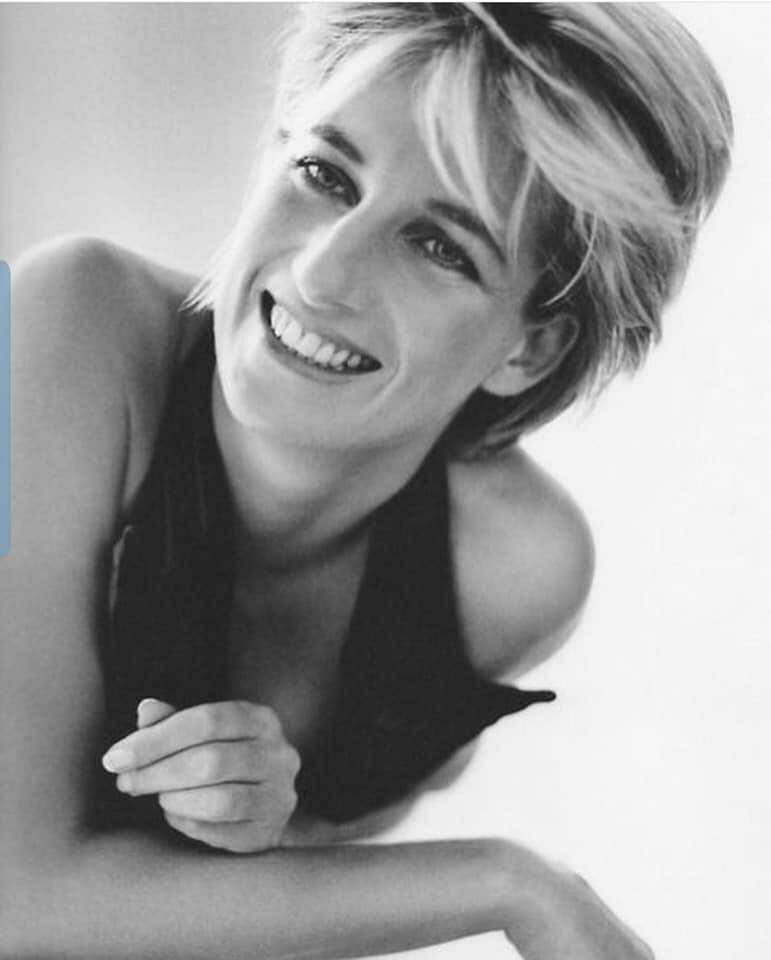 Há exatos 22 anos, a princesa Diana, ou Lady Diana Spencer nos deixou.