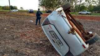 Motorista morre após carro sair da pista e capotar até parar em fazenda
