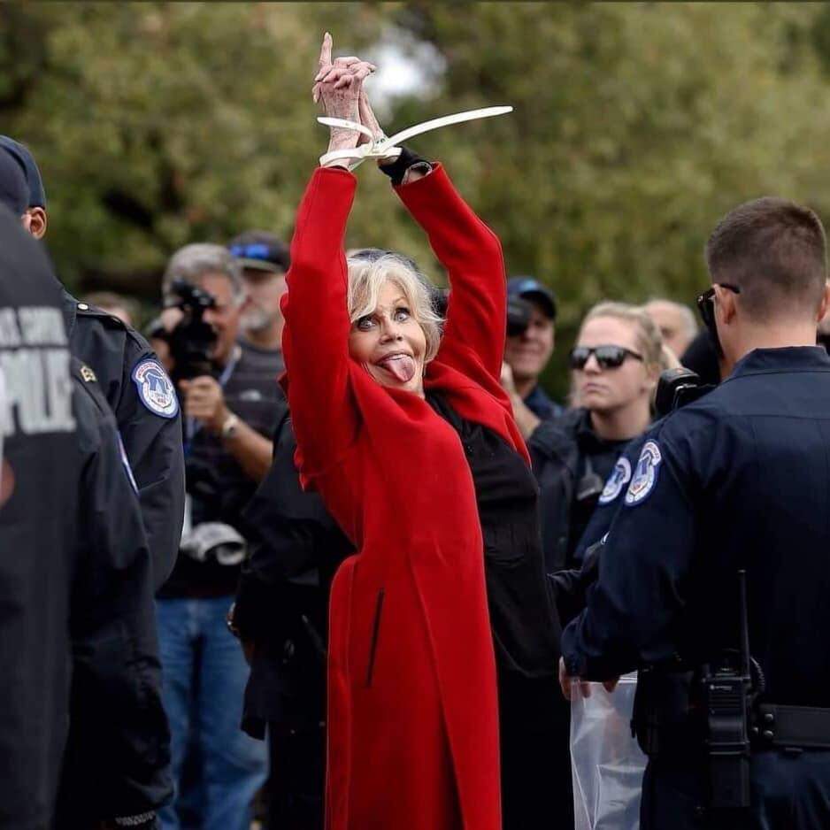 Jane Fonda é presa pela 3ª semana seguida ao protestar contra a mudança climática