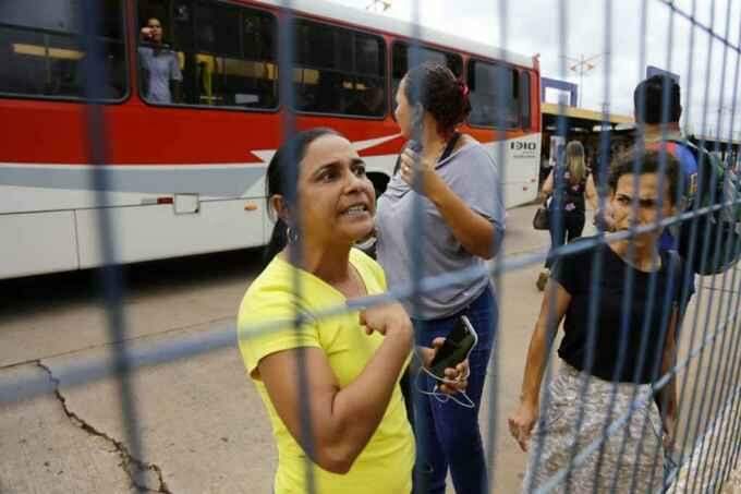 FOTOS: Veja imagens do protesto de mulheres no Terminal Morenão por atrasos