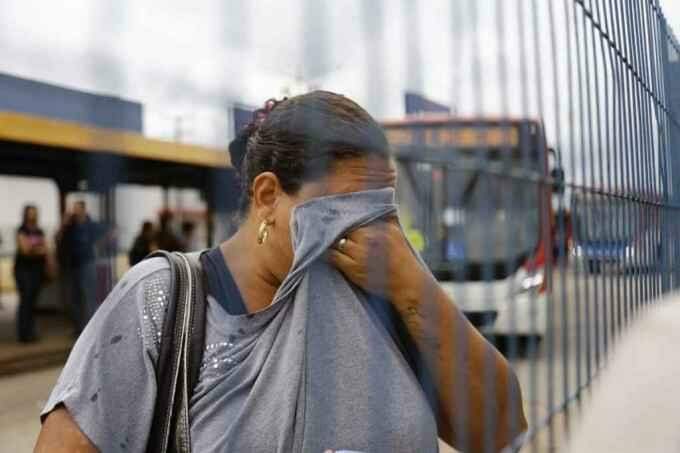 FOTOS: Veja imagens do protesto de mulheres no Terminal Morenão por atrasos