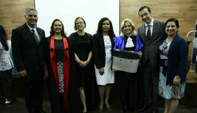 Atuando nos direitos humanos, professora recebe título de honoris causa da UFMS