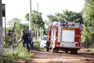 Após briga de família, homem esfaqueia sogro, leva tijolada na cabeça e é 'caçado' com peixeira