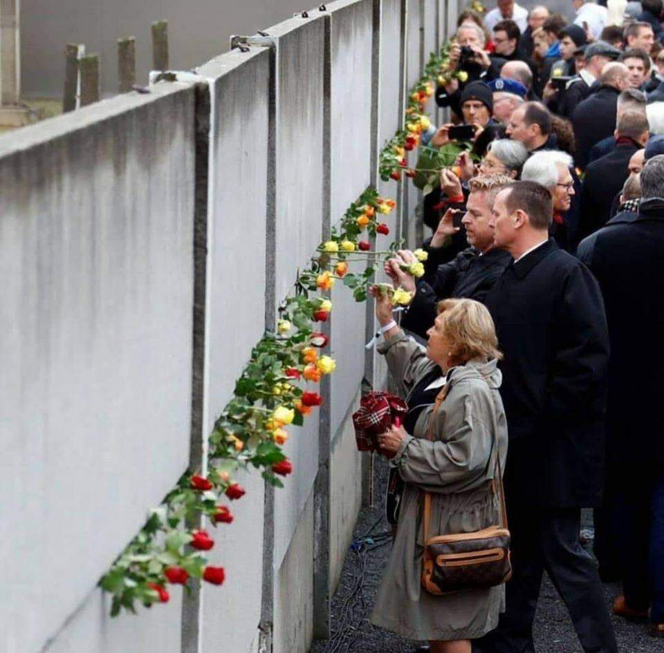 Angela Merkel celebra 30 anos da queda do muro de Berlim