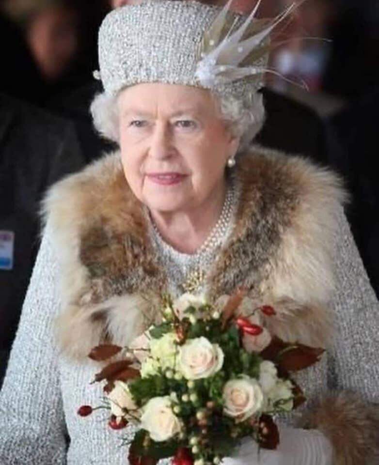 Rainha Elizabeth não usará mais roupas de pele de animais