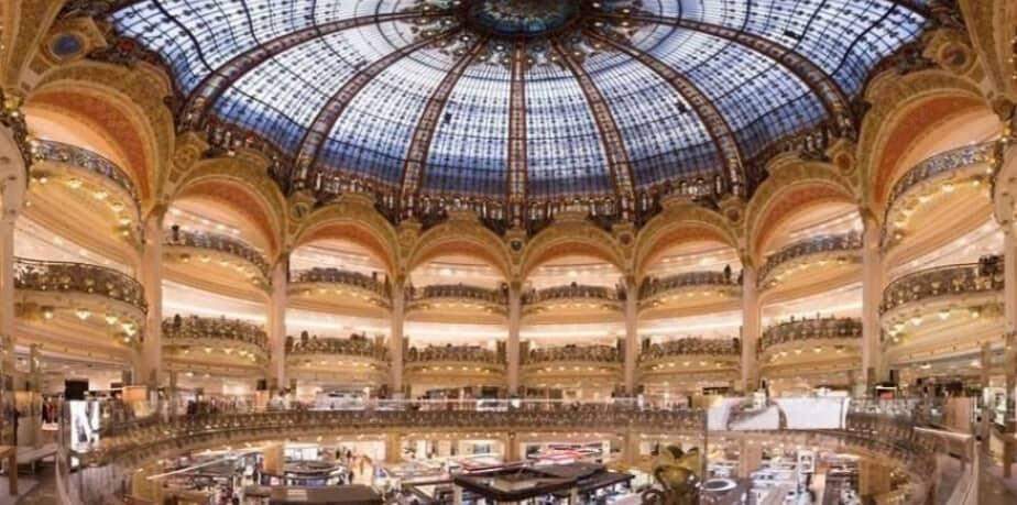 Um pop-up da Hello Kitty na Galeries Lafayette