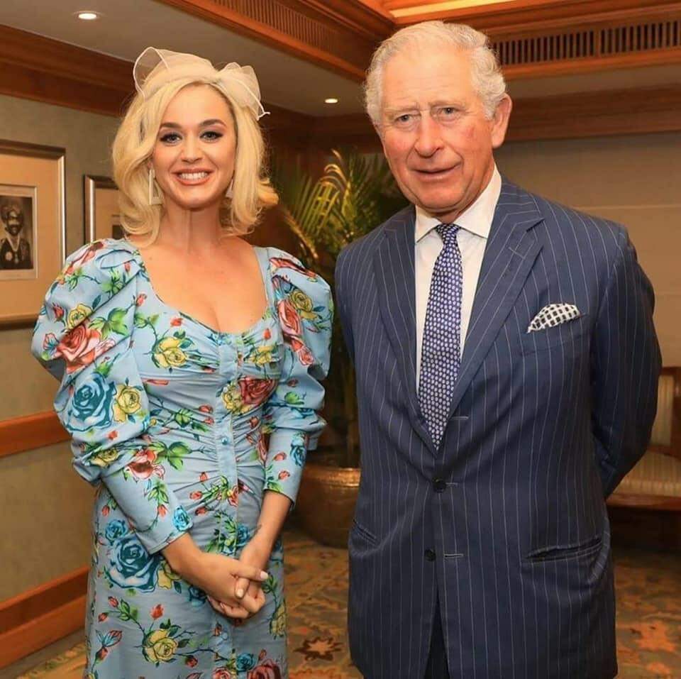 Realeza pop! Katy Perry conhece o príncipe Charles durante visita real à Índia