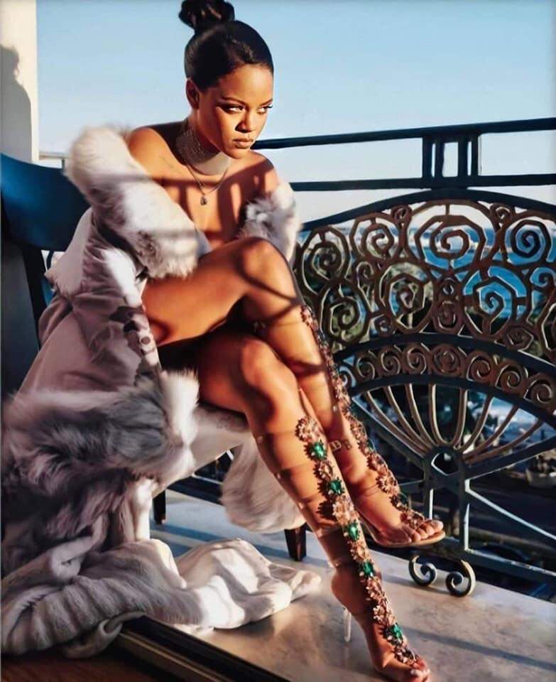 Rihanna lança coleção com pele de cordeiro e é criticada na internet