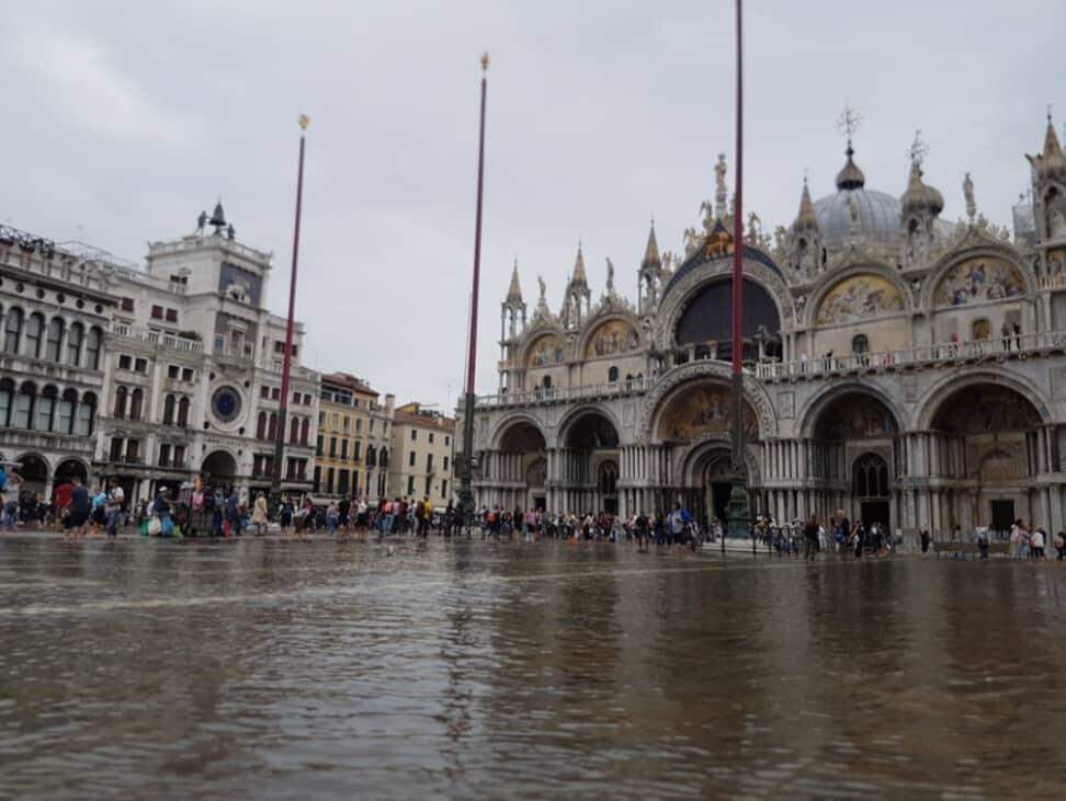 Chuvas fortes alagam Veneza.