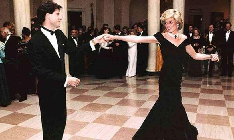 Vestido que princesa Diana usou ao dançar com Travolta será leiloado