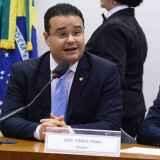 Deputados federais de MS criticam Bolsonaro por 'gastar energia' indo contra Mandetta