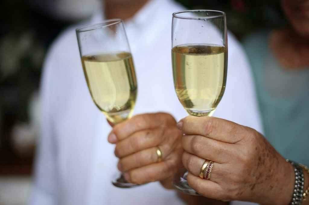 Casal faz bodas de diamante recriando casamento que aconteceu há 60 anos