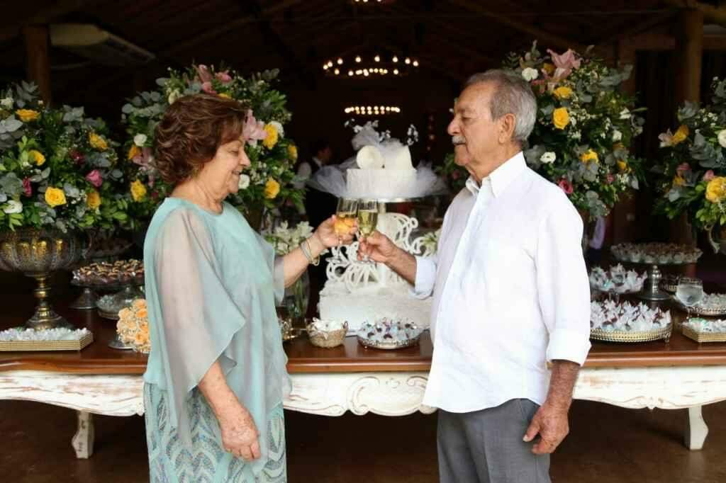 Casal faz bodas de diamante recriando casamento que aconteceu há 60 anos