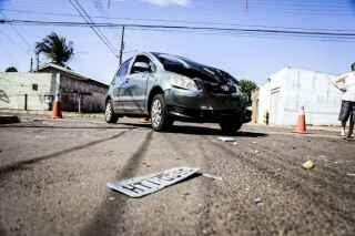 VÍDEO: camionete tomba ao ser atingida por carro em cruzamento sem sinalização