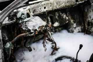 VÍDEO: Carro de comerciante fica completamente destruído em incêndio