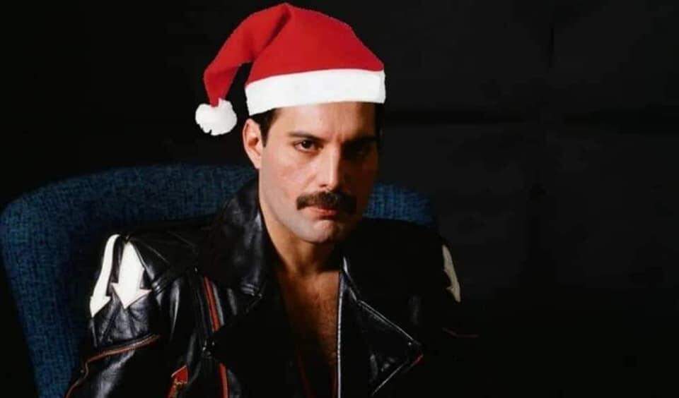 Freddie Mercury ainda manda presentes de Natal para amigos e parentes.