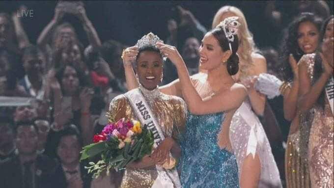 Zozibini Tunzi, da África do Sul, foi eleita a Miss Universo 2019.