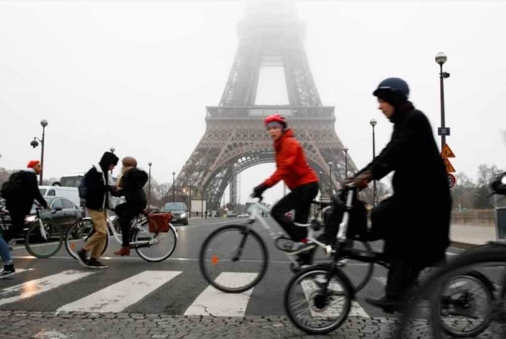 Greve geral contra reforma da Previdência paralisa a França