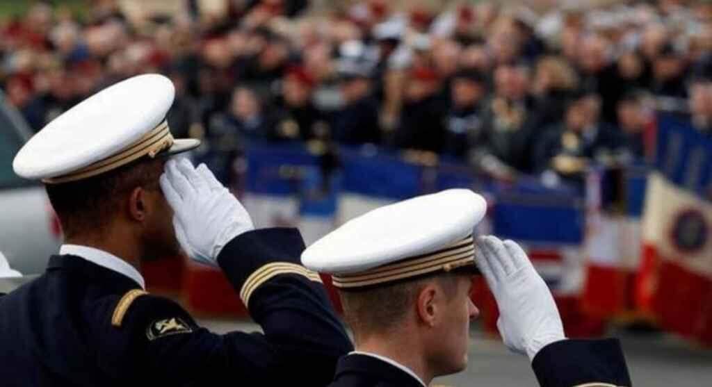 Macron homenageia 13 soldados mortos no Mali em cerimônia em Paris