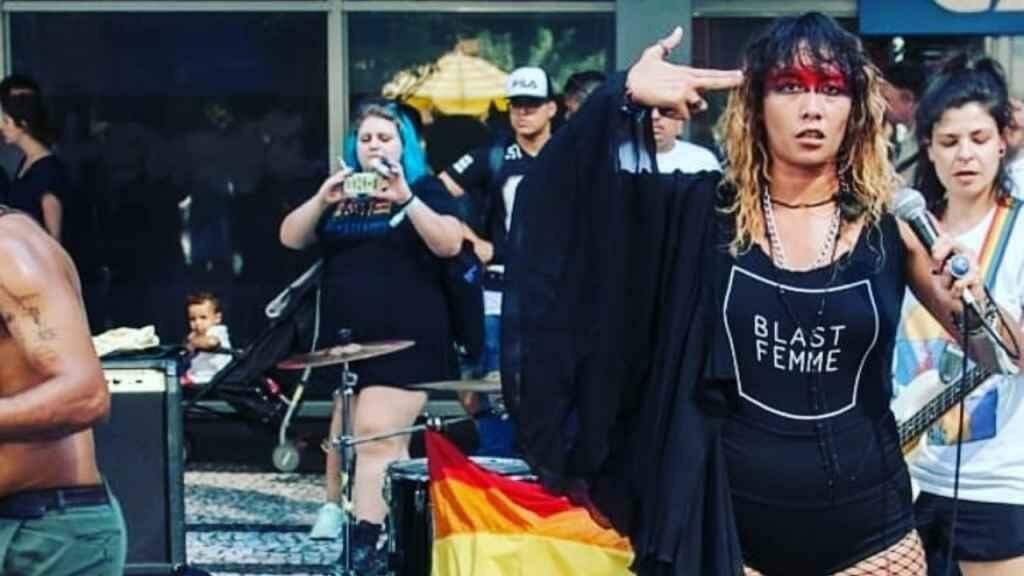 Vocalista da Blastfemme, Daniele Vallejo faz som furioso com mulheres avassaladoras