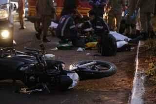 Motociclista morre ao colidir contra poste na Avenida João Arinos