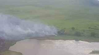 Bombeiros e Marinha sobrevoam locais com focos de incêndio no Pantanal