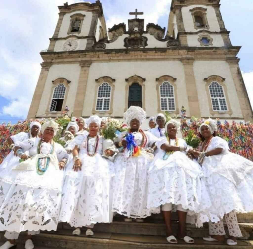 Lavagem do Bonfim reúne católicos e povo de santo em procissão na Bahia