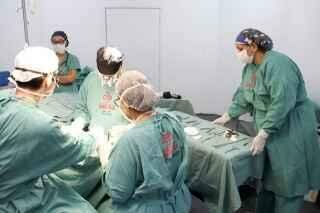 Santa Casa realiza primeira cirurgia de MS que transforma dedo indicador em polegar