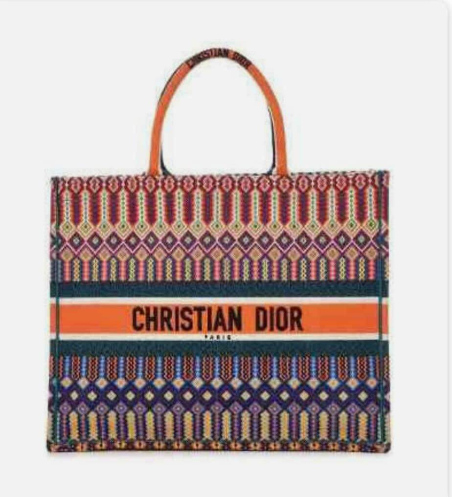 Dior Book Tote é a bolsa “must have” do momento