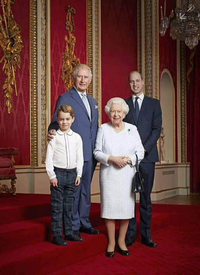 Palácio de Buckingham divulga foto da linha de sucessão ao trono britânico.