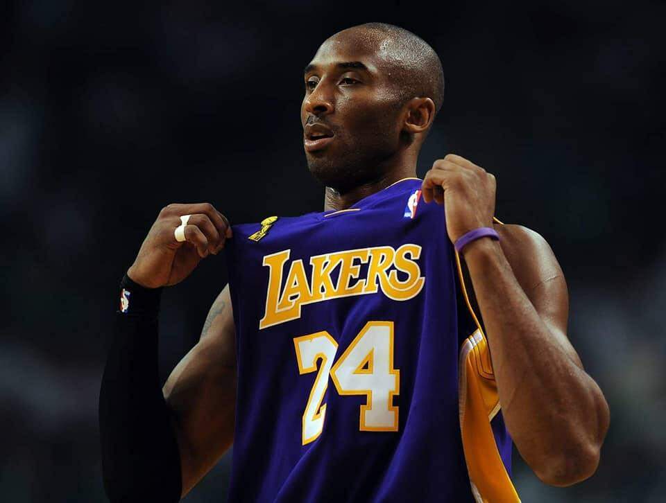 Kobe Bryant,astro da NBA, morre em acidente de helicóptero