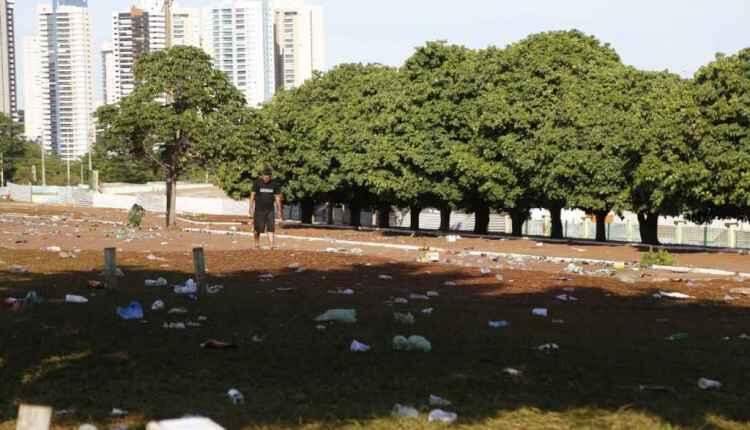 Campo-grandenses deixam rastro de sujeira na Cidade do Natal