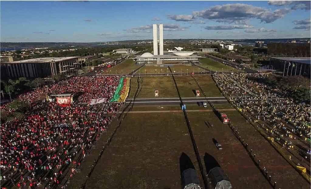 "Democracia em Vertigem", da mineira Petra Costa, é indicado ao Oscar