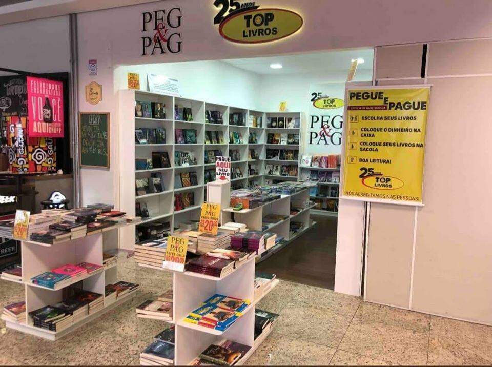 Sem funcionários, livraria fatura ao confiar nos clientes