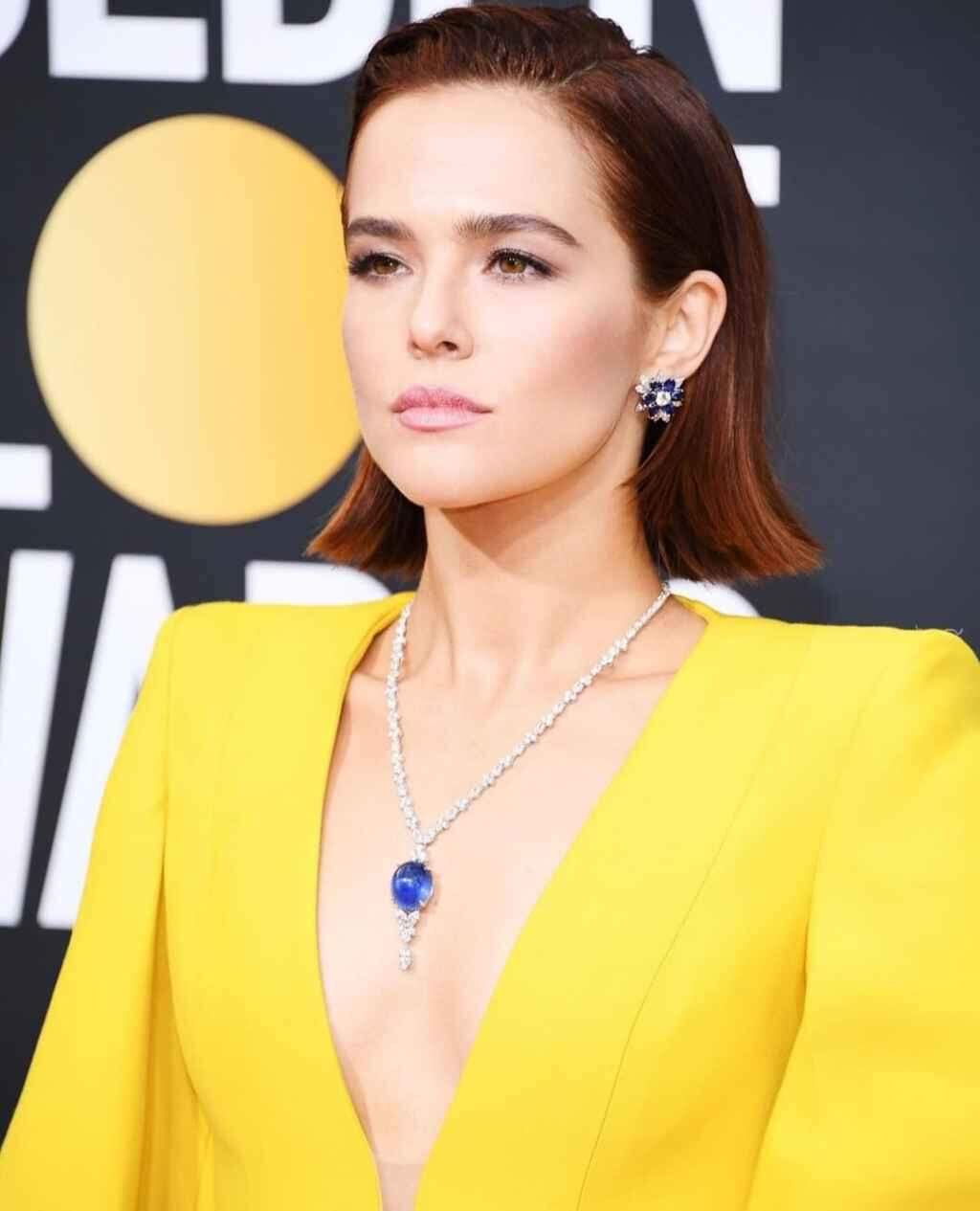 Zoey Deutch's 2020 Globes Golden Dress é verdadeiramente uma obra-prima de ouro