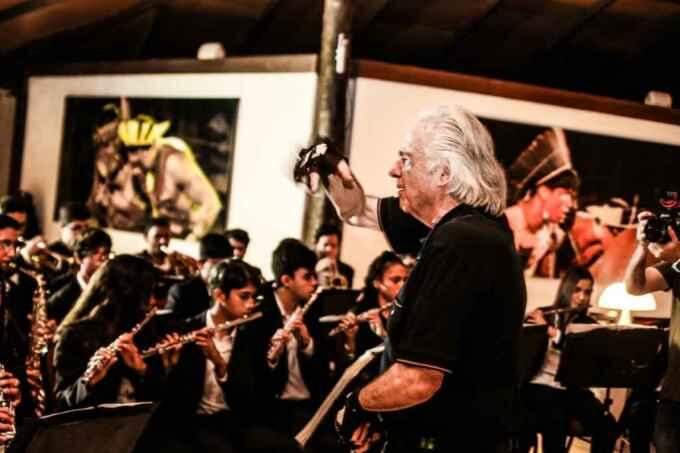 Em Campo Grande, Maestro João Carlos Martins visitará Orquestra Infantil Indígena
