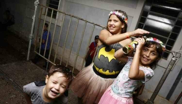 Último dia de carnaval reúne crianças e foliões que ‘bebem menos'