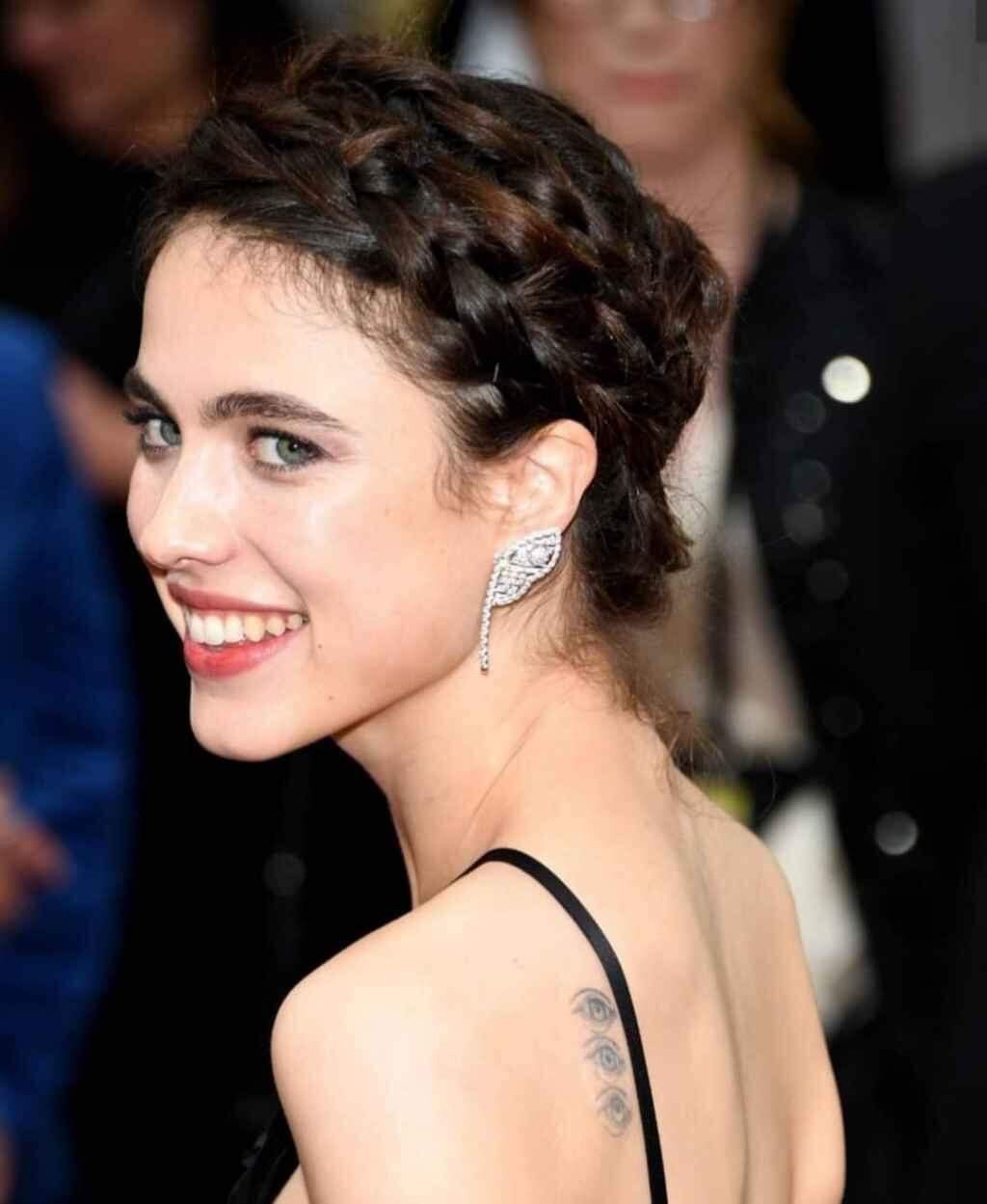 Oscar 2020 - Jóias e detalhes nos cabelos.