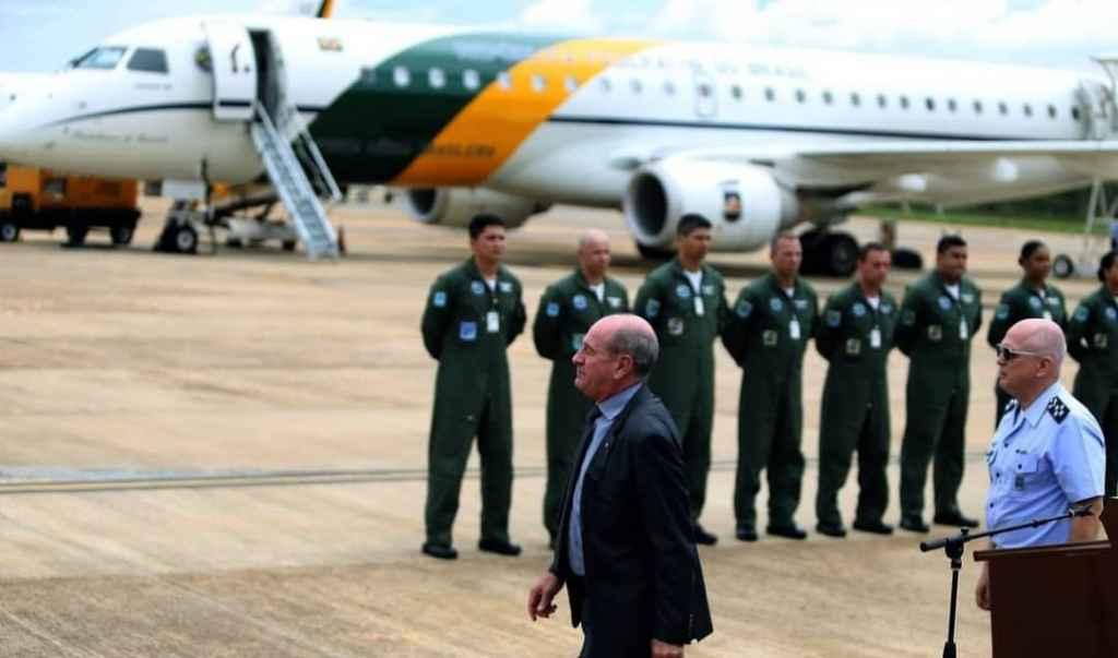 Duas aeronaves da FAB decolaram de Brasília para buscar brasileiros na China.