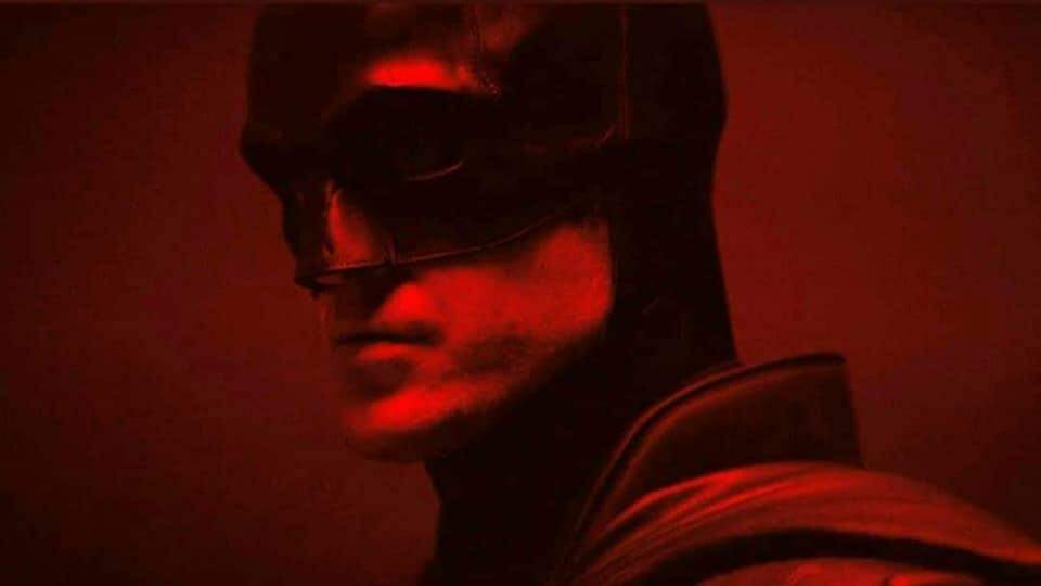 Em um teste de câmera, Robert Pattinson aparece com o uniforme do Batman.