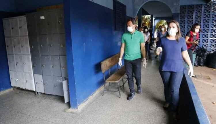 Em Campo Grande, escola municipal j&aacute; recebe moradores de rua durante pandemia