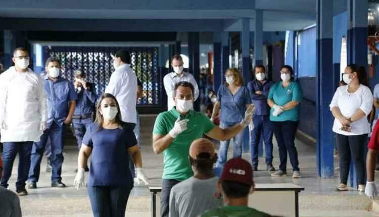 Em Campo Grande, escola municipal j&aacute; recebe moradores de rua durante pandemia